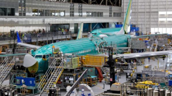 2024年6月25日，美国华盛顿州伦顿，波音737 MAX飞机在公司工厂组装。照片：Jennifer Buchanan/Pool via REUTERS/档案照片